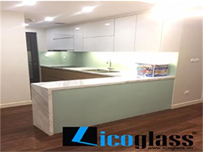 Kính ốp bếp màu xanh nhạt