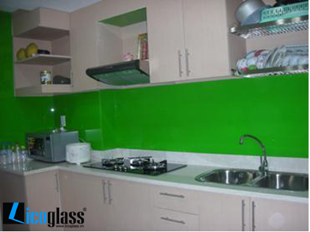 Kính màu ốp bếp giá bao nhiêu